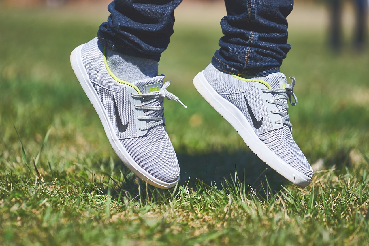 Nike新款鞋款，潮流引领，超越极限的时尚之选