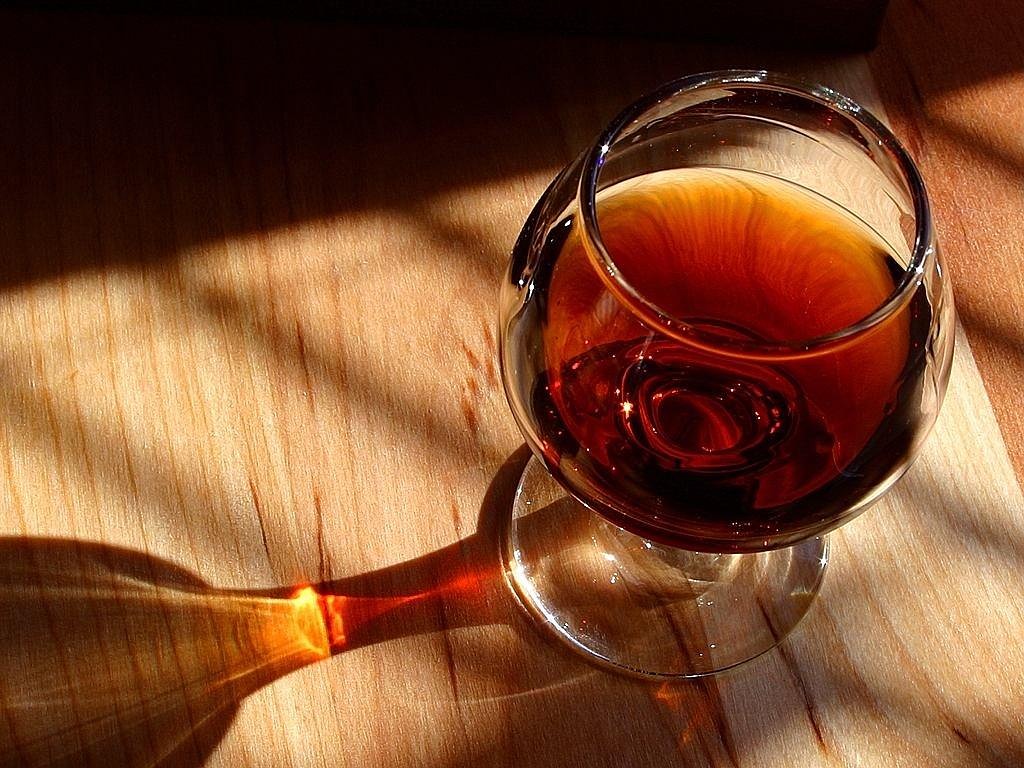 最新酒评，探索葡萄酒、白酒与啤酒的世界